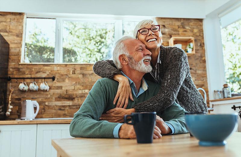 Elderly couple in kitchen 